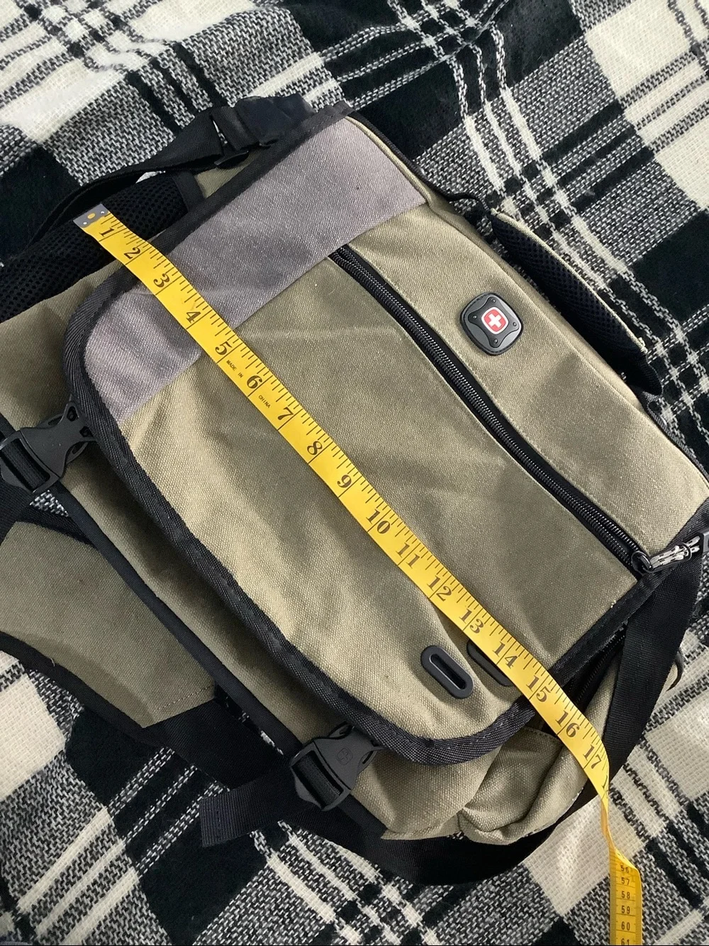 Wenger khaki green laptop messenger bag